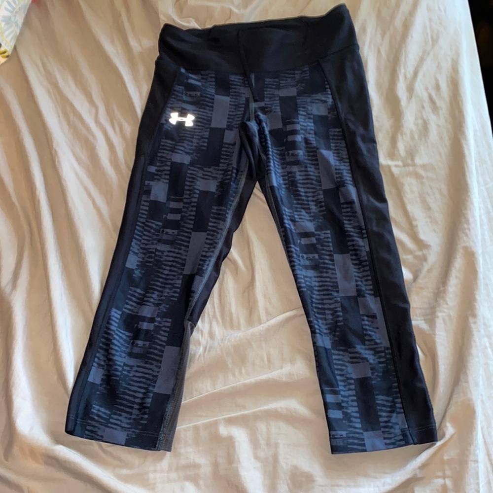 Underarmour leggings, mid-calf length, size small, adjustable waist